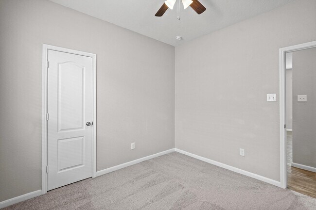 Building Photo - 2547 Hawthorn Park Ct