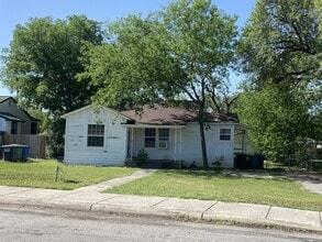 Building Photo - 450 Overhill Dr