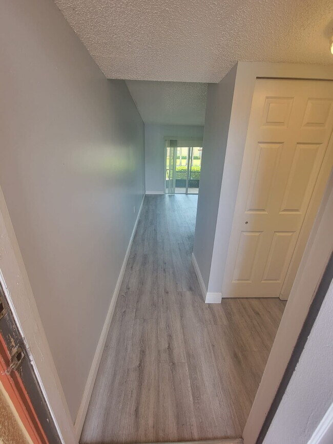 Building Photo - 1000 Lake of the Woods Blvd