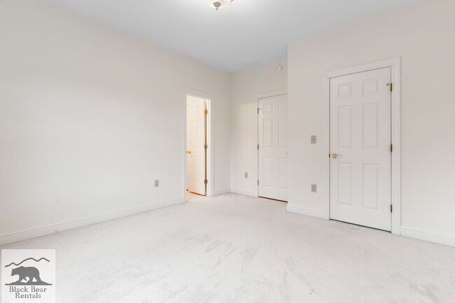 Building Photo - South AVL - Grand Residence in The Cotswol...