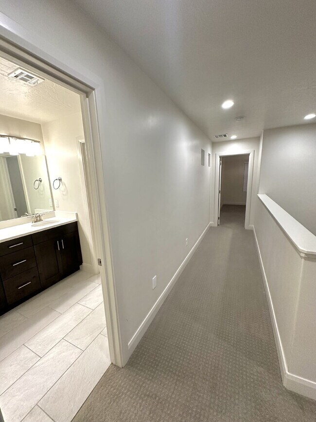 Building Photo - “St. George, Aspen Estates: 5 spacious bed...