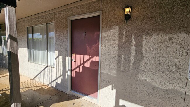 Building Photo - Don't miss this Eastside 2 bedroom/1 bath apartment home! **Move in Special**