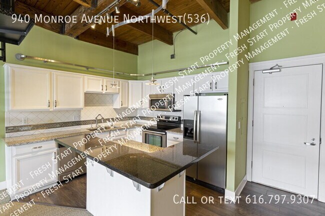 Building Photo - 940 Monroe Ave NW