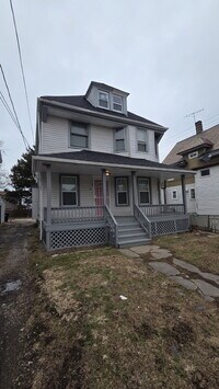 Building Photo - "2 Bedroom Duplex w/Built in Wine Rack!?! Whaaat?!?!"