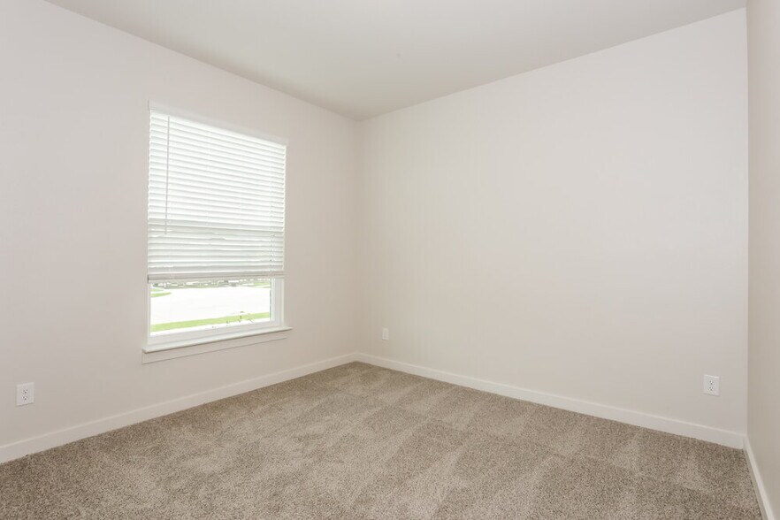 Building Photo - 214 Julian Davis Dr