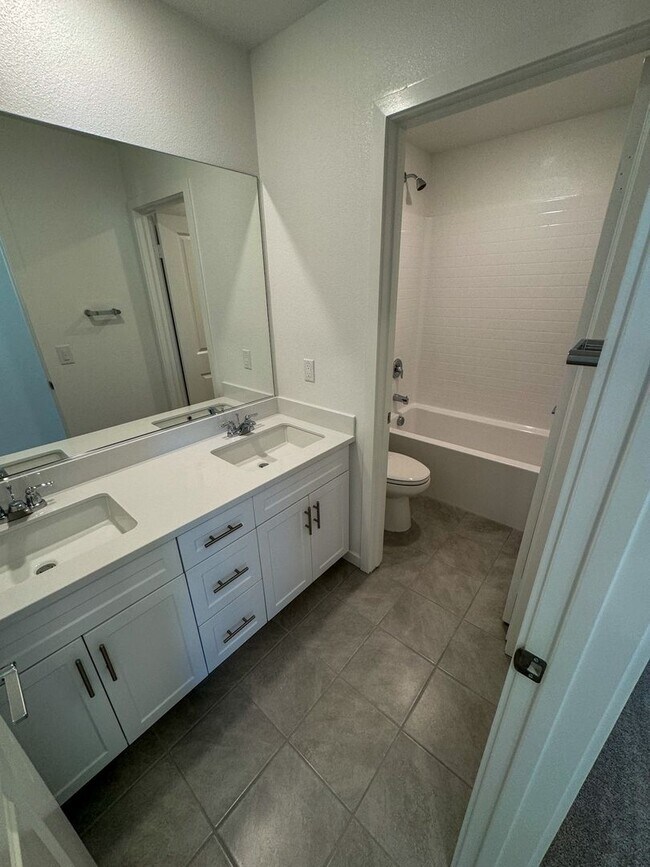 Building Photo - 5 bedroom Murrieta home for LEASE!