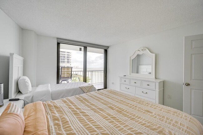 Building Photo - 320 Seaview Ct