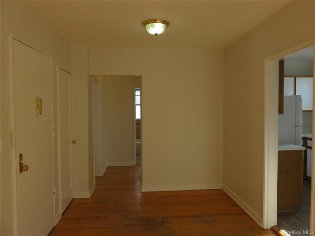 Building Photo - 7 Winchester Ave