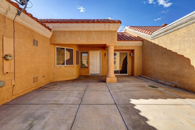 Building Photo - 55+ Age Qualified Community! Sun City Summerlin!!