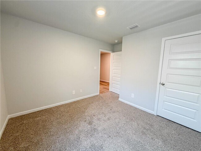 Building Photo - 5205 Pinyon Dr
