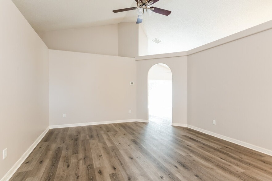 Building Photo - 2129 Fish Eagle St