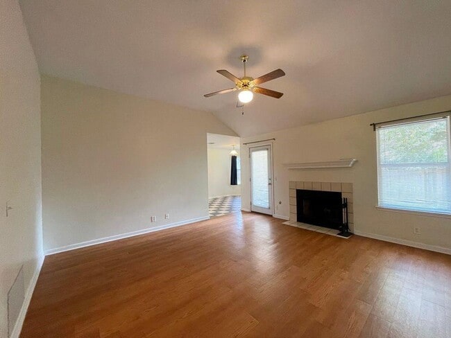 Building Photo - 205 Juniper Dr