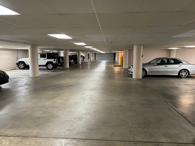 Building Photo - 8690 Jaffa Ct W Dr