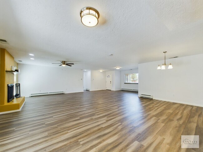 Building Photo - Beautifully Remodeled single Level Home Av...