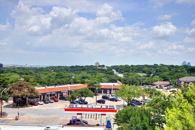 Building Photo - 2512 Forest Park Blvd
