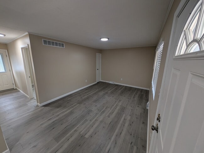 Building Photo - 407 Holiday Dr