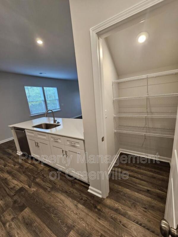 Building Photo - 416 Mariene Dr