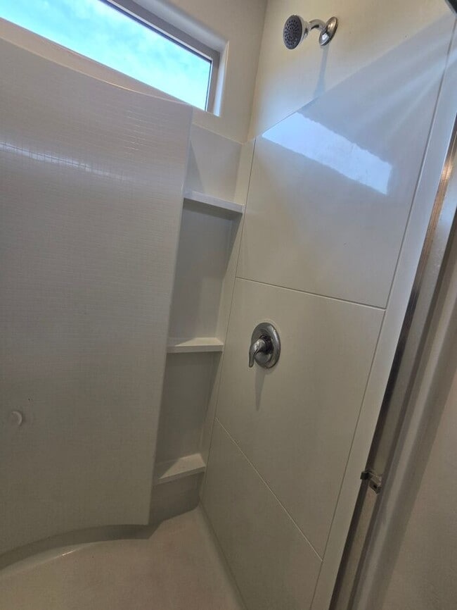 Building Photo - Freshly updated 3 bedroom/ 2 bath Home