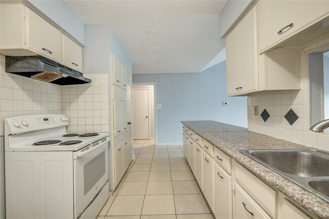 Building Photo - 11427 Newbrook Dr