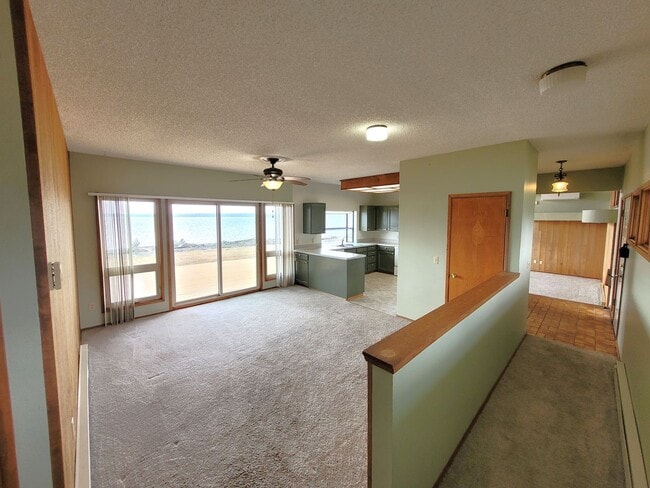 Building Photo - Beach Front Home 3 Bedrooms - Birch Bay Village