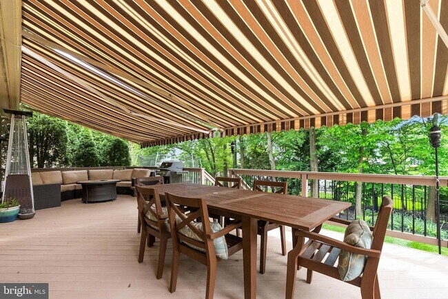 Building Photo - 4 Yellow Plum Ct