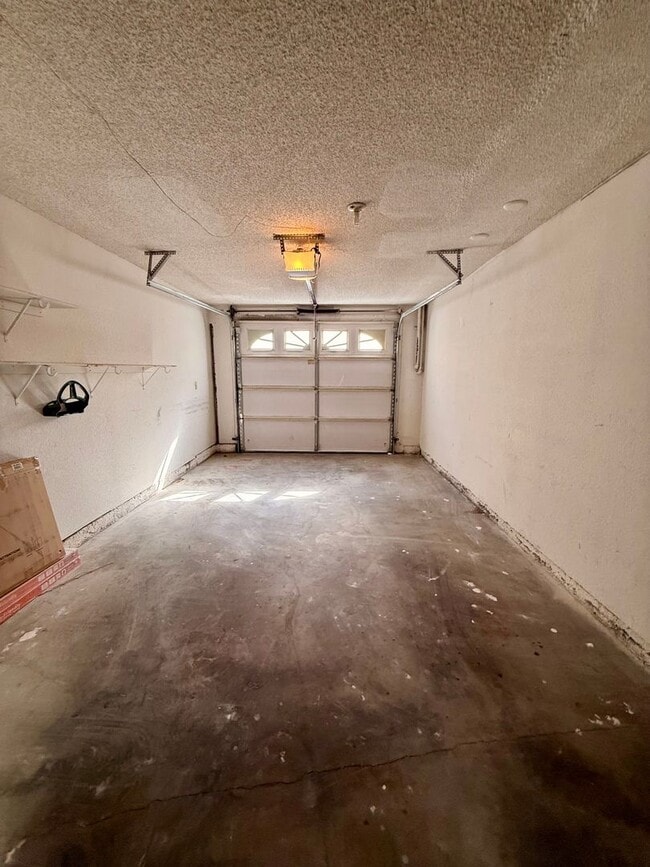 Building Photo - Updated 3-Bedroom Tri-Level Condo w/Bonus Room, Laundry & Garage in Prime Chatsworth!