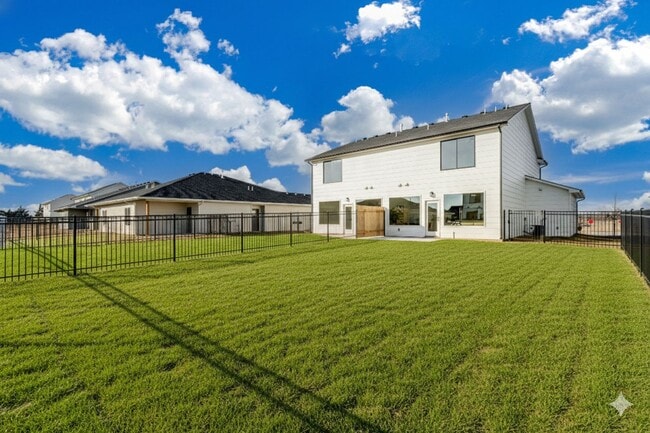 Building Photo - Pineway Tracy Plan