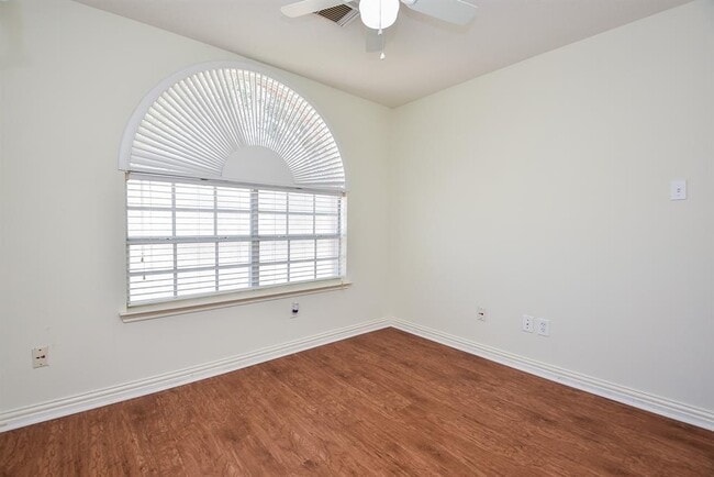 Building Photo - 4026 Almond Lake Dr