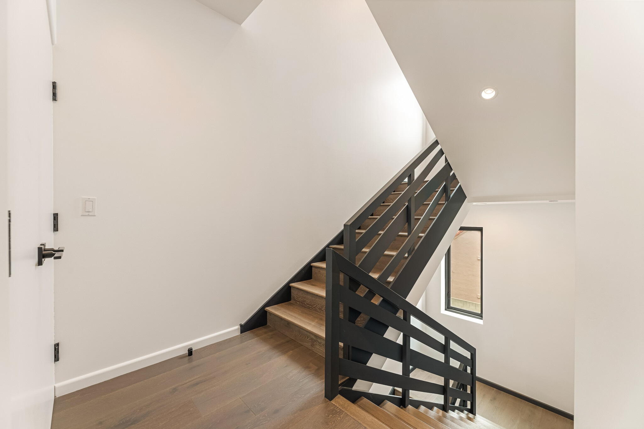 Building Photo - 1825 1/2 Alsace Ave