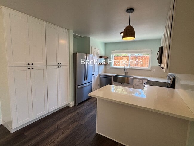 Building Photo - Lovely Los Olivos Condo