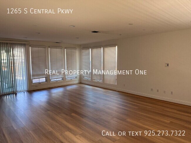 Building Photo - 1265 S Central Pkwy