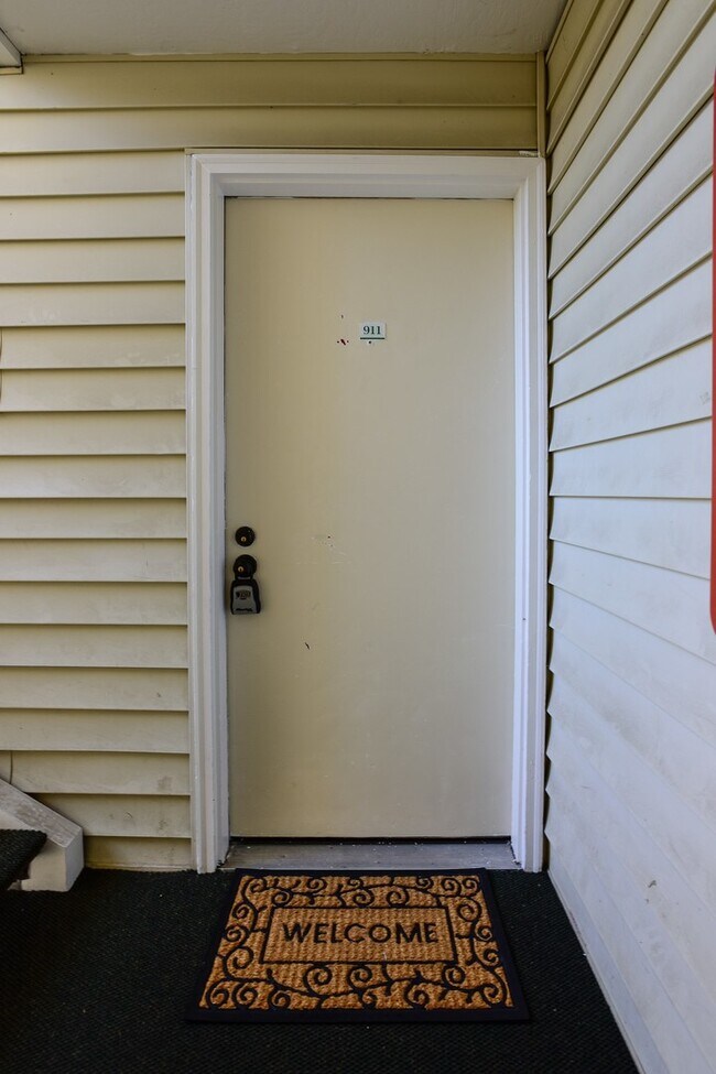 Building Photo - Ballinger Way Condo