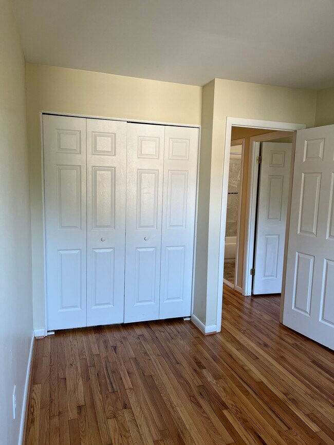 Building Photo - 2 Wimbledon Ln