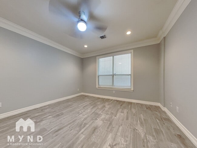 Building Photo - 839 Rosine St