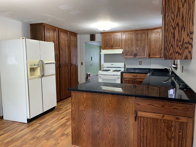 Building Photo - Charming Single Family Home