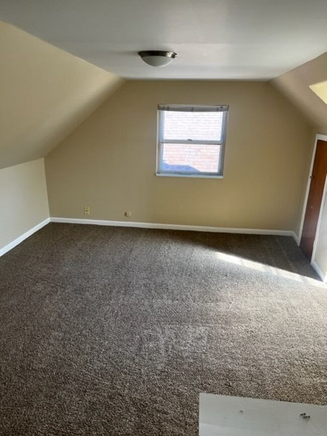 Building Photo - 3 bedroom house | Mayflower Ave |