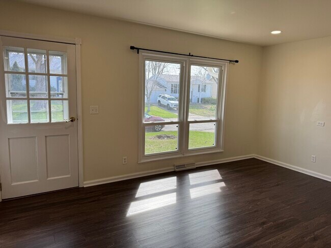 Building Photo - 2319 Pinehurst St