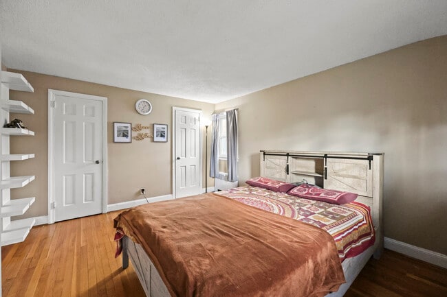 Building Photo - 133 Robbins Ave