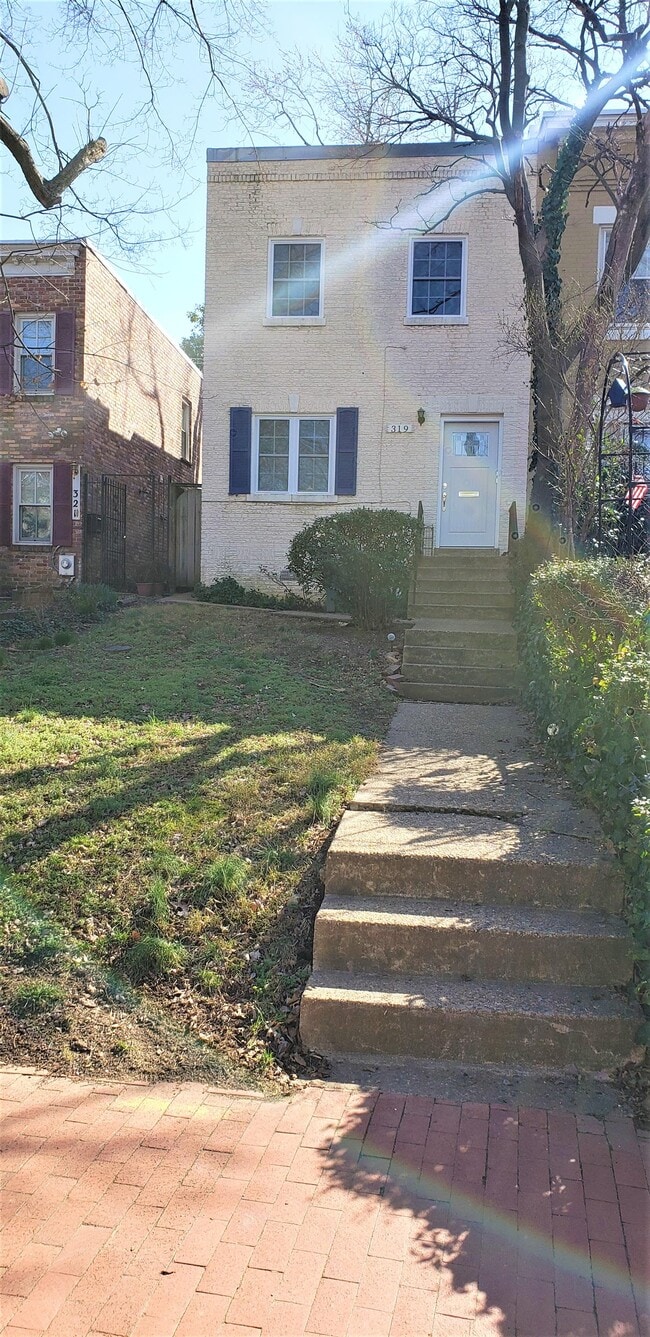 Primary Photo - 319 South Carolina Ave SE