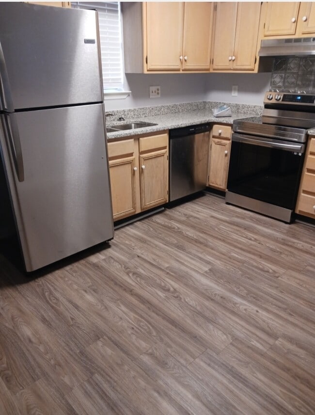 Building Photo - 1701 Somerville Rd SE