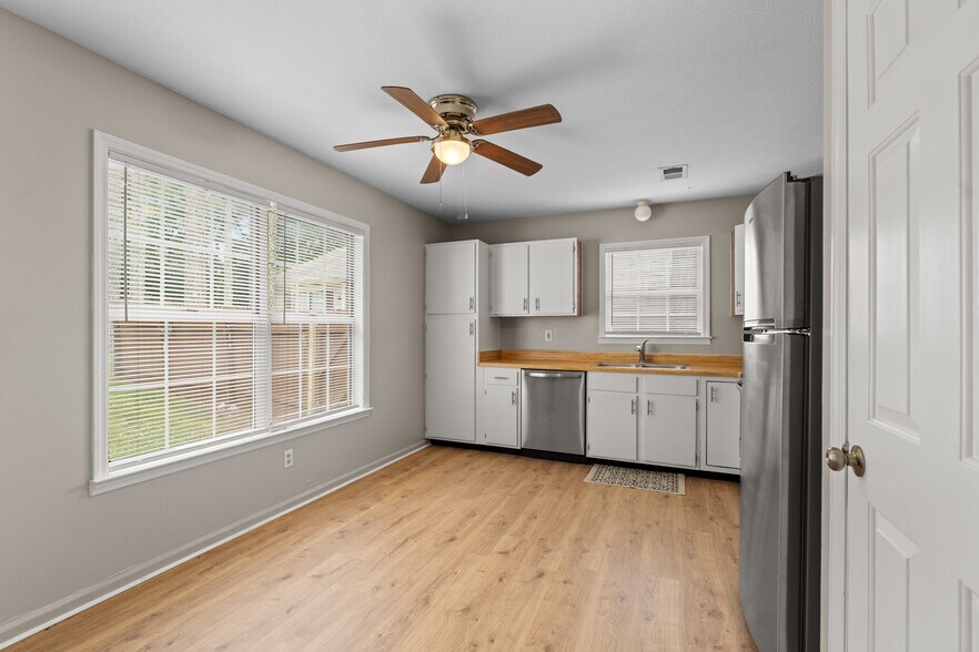 Building Photo - 2822 Airwood Dr