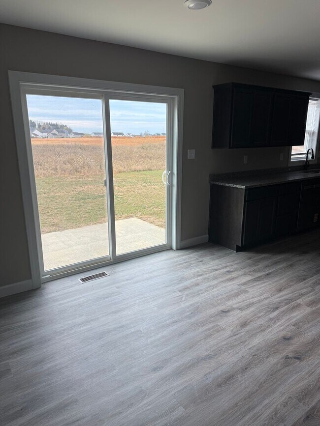 Building Photo - 243 Woodridge Dr