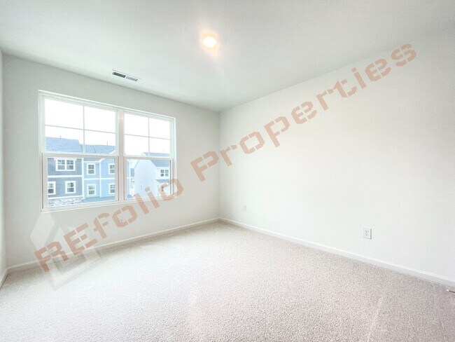 Building Photo - Brand New 3 Story, 4 bedroom, 3.5 bathroom Townhome Featuring a 1st floor Guest Suite, 2 Car Gara...