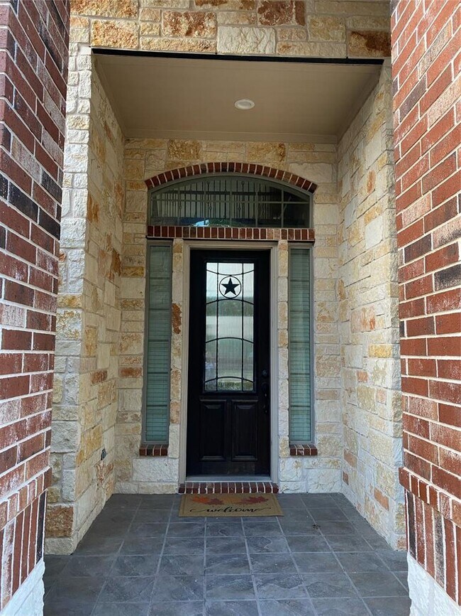 Building Photo - 2504 Speidel Dr