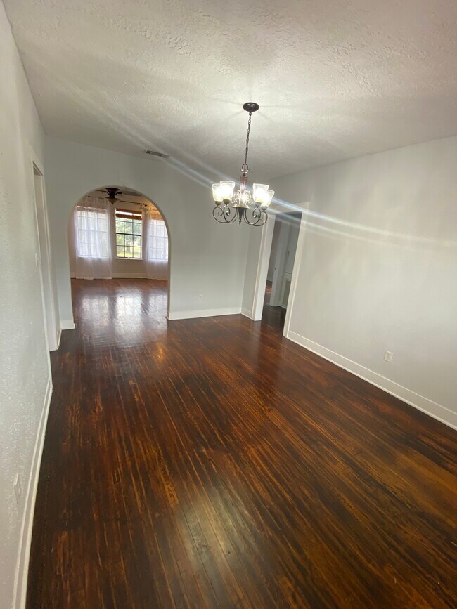 Building Photo - 2718 Cleburne St