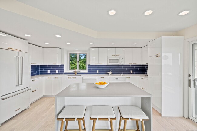 Building Photo - 70 Prospect Hill Rd
