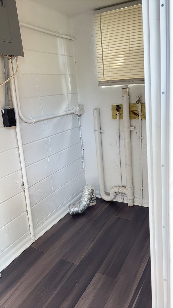 Building Photo - COMING SOON - 3 BEDROOM 1 BATH HOME LARGE FAMILY ROOM