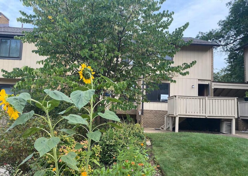 Building Photo - 2678 Glengyle Dr