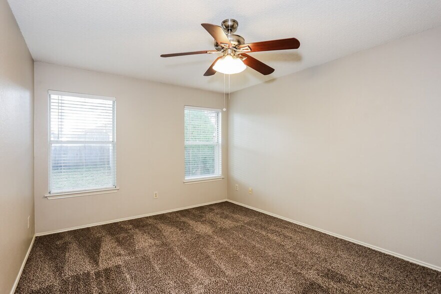 Building Photo - 7320 Laurelhill Ct S