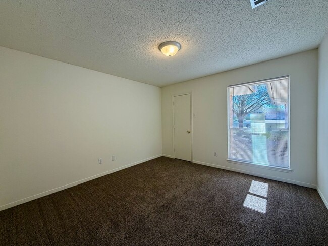 Building Photo - Duplex